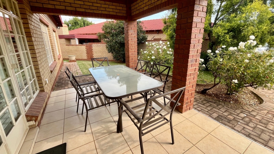 2 Bedroom Property for Sale in Flamwood North West
